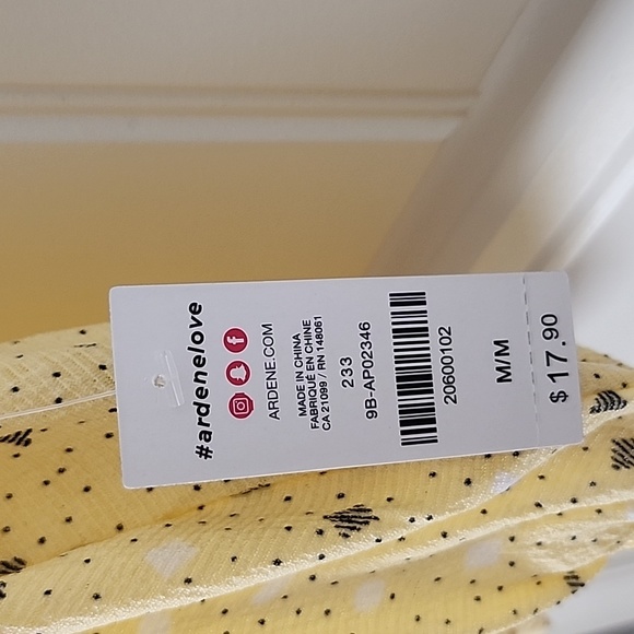 BNWT yellow button crop top - Picture 4 of 4